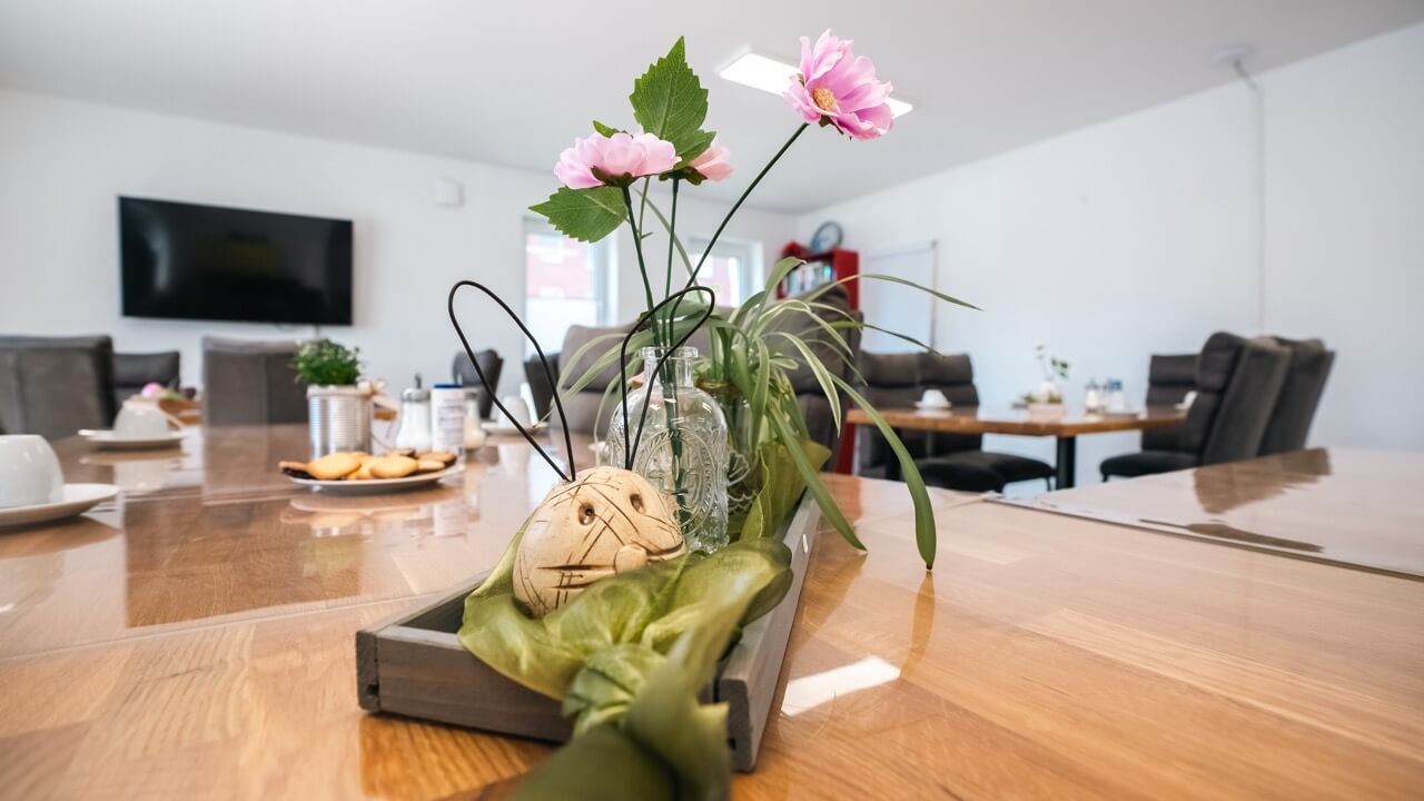 Beratungsangebot für Menschen mit psychischer Erkrankung im Kreis Borken: Gesprächsrunde am Konferenztisch.